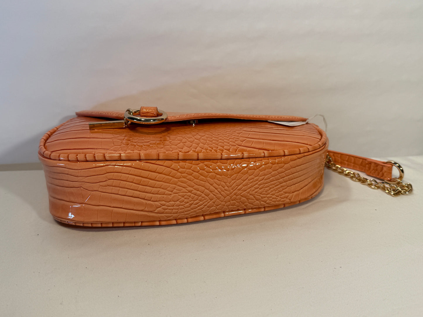 Small Shoulder Croc Purse w/Gold tone Chain Strap