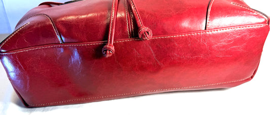 Pre-owned vintage dark red faux leather shoulder bag.