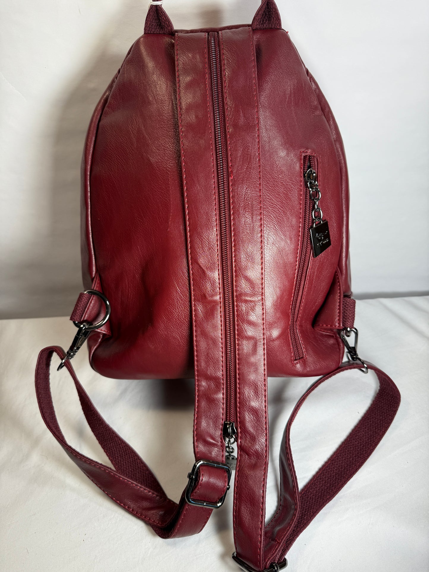 Vintage Leather Backpack w/adjustable straps.