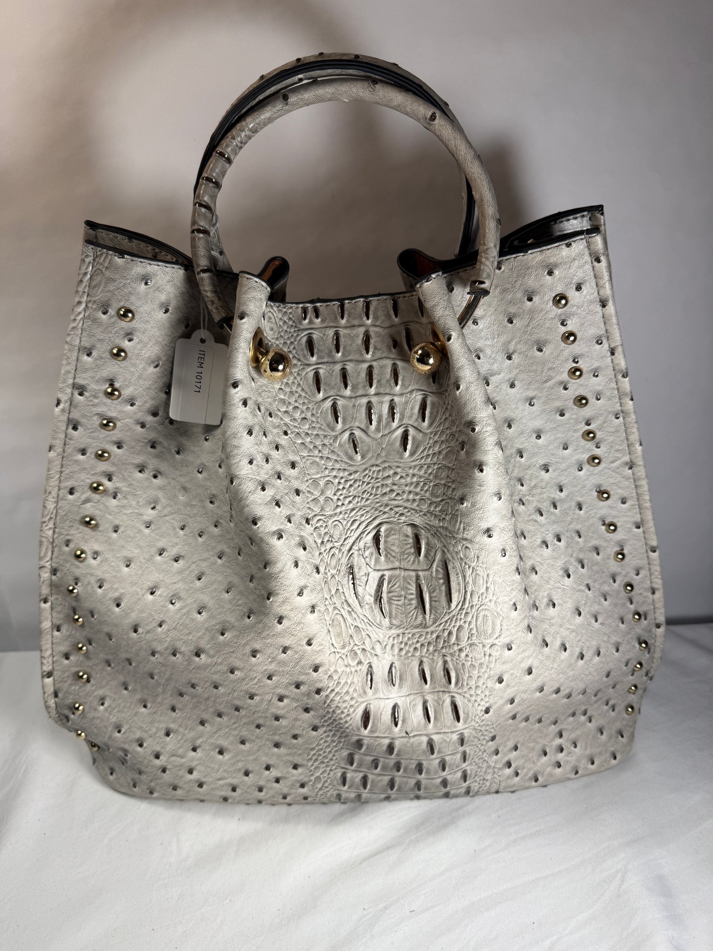 Pre-Owned Faux Leather Croco Print Tote. Handle missing.