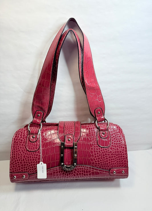 Pre-owned. Crocodile-embossed burgundy patent leather shoulder bag with silver-tone hardware and zipper closure.