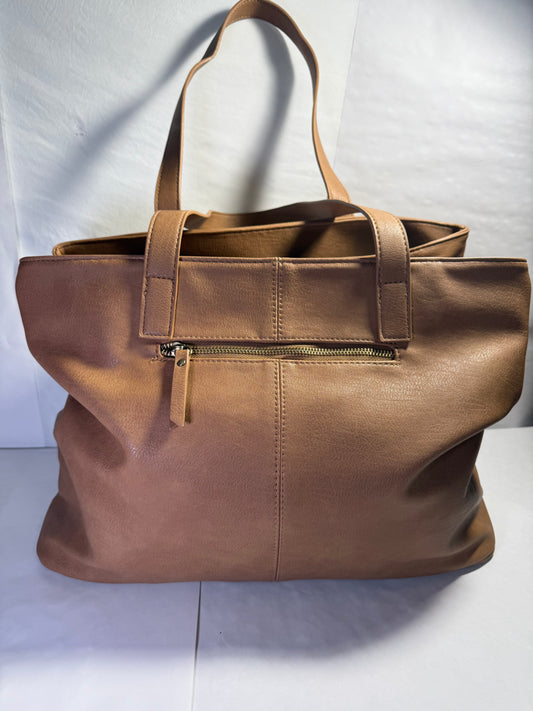 Large Leather tote bag W/3 pocket.