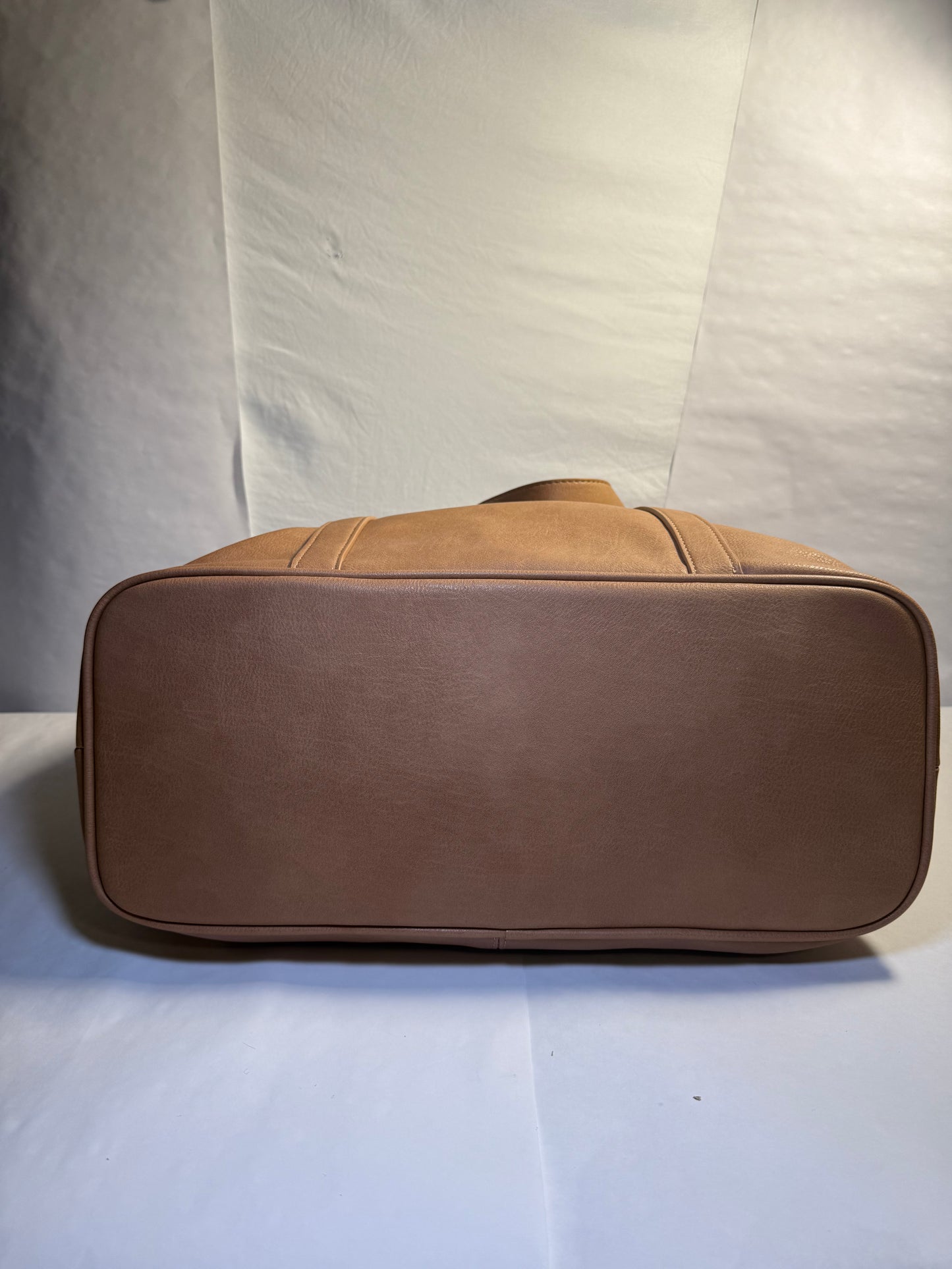 Large Leather tote bag W/3 pocket.