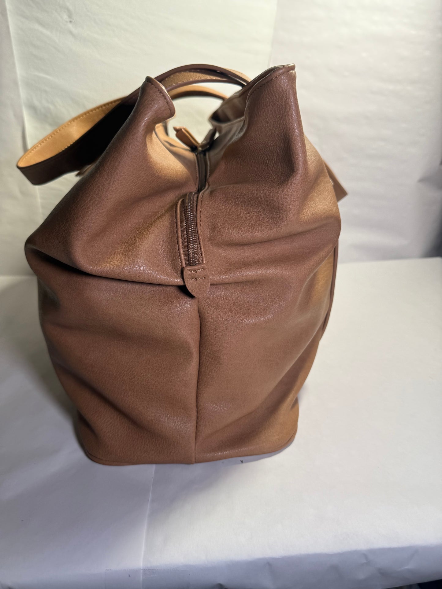 Large Leather tote bag W/3 pocket.