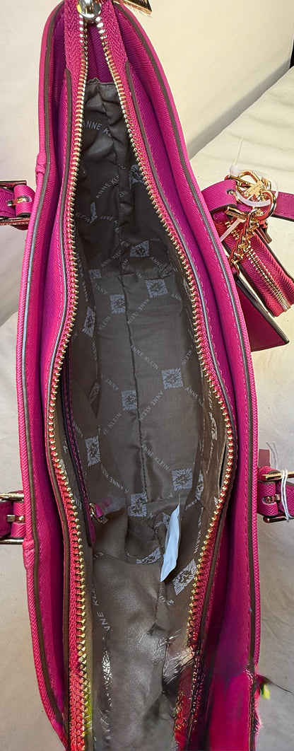Anne Klein women tote shoulder bag w/change purse and card holder.