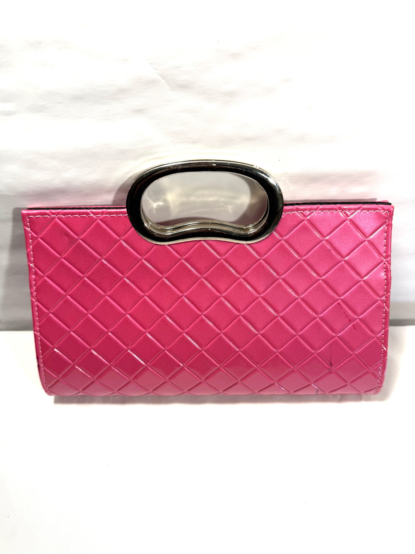 Pre-owned Pink clutch bag leather quilted. Bag has a few blue tinted areas.