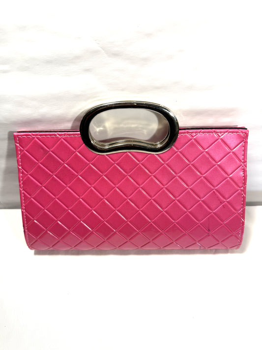 Pre-owned Pink clutch bag leather quilted. Bag has a few blue tinted areas.