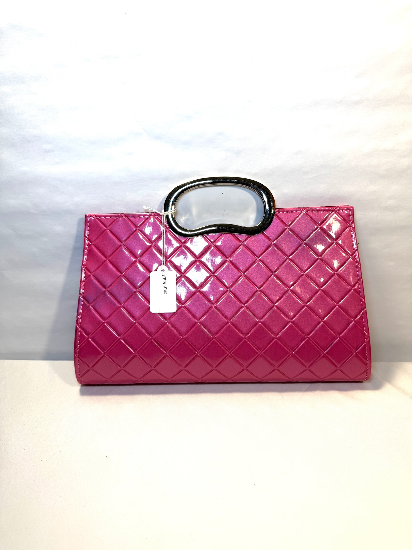 Pre-owned Pink clutch bag leather quilted. Bag has a few blue tinted areas.