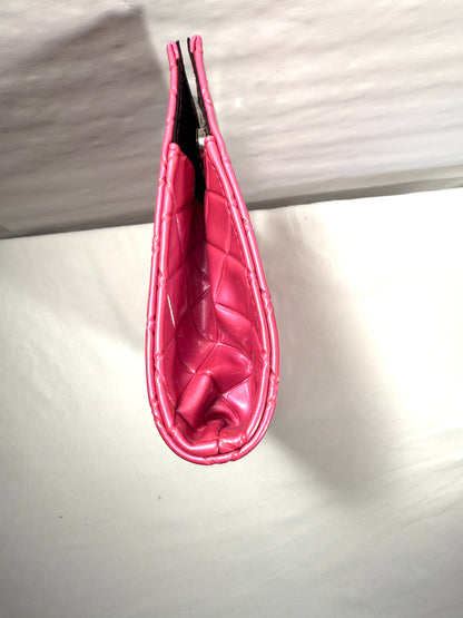 Pre-owned Pink clutch bag leather quilted. Bag has a few blue tinted areas.