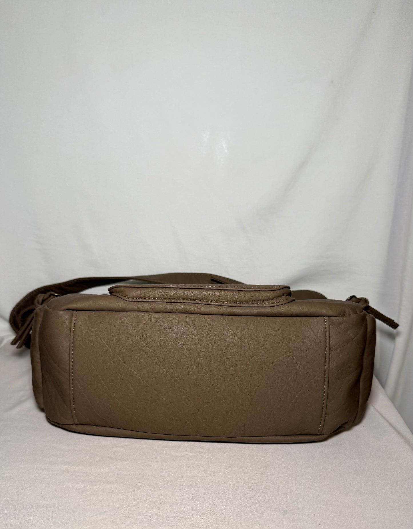 Bueno of California Top Zip Large Crossbody Bag